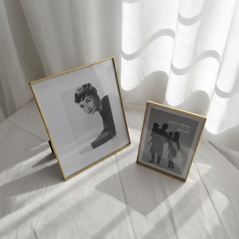 Classic Brass Twisted Rope Photo Frame with Velvet Backing - Elegant Metal Picture Display